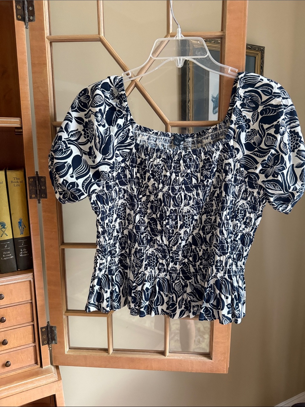 Ann Taylor Factory Navy and White Smocked Puff-Sleeve Floral Top